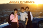 Oua Jonas Brothers e seu novo disco, intitulado A Little Bit Longer
